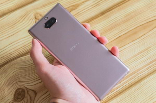 Обзор Sony Xperia 10 - самобытный среднебюджетник с экраном 21:9