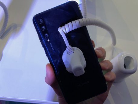 Новый смартфон Honor 10i представлен в России