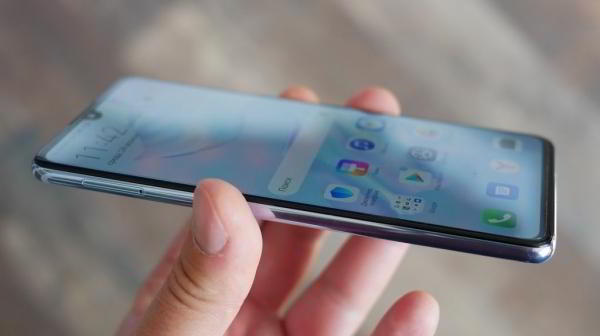 Обзор смартфона Huawei P30: базовый флагман