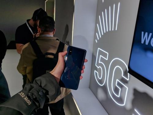 Galaxy S10 5G, OnePlus 7 Pro LG V50 ThinQ 5G: Why you shouldn't rush to buy a 5G phone